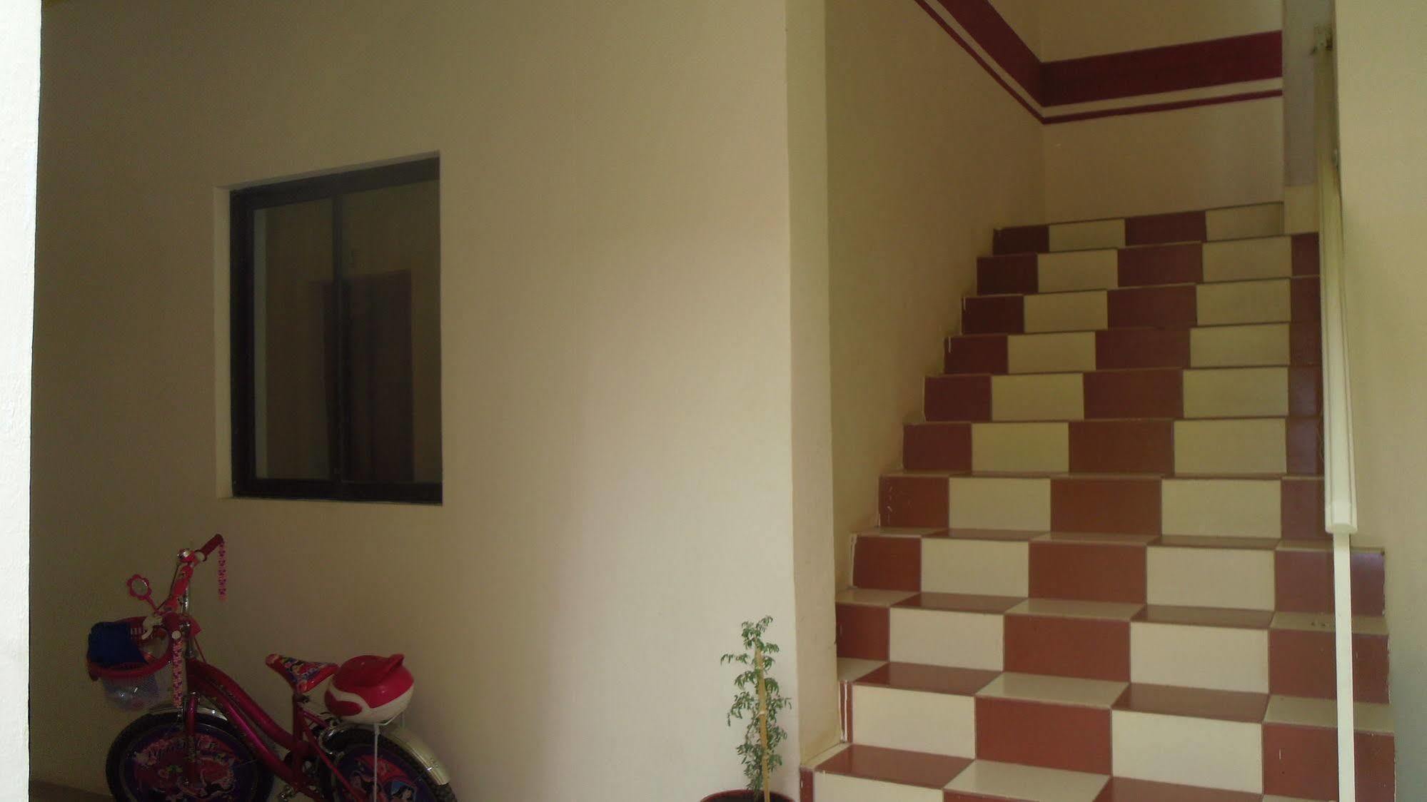 טופיזה Hostal Butch Cassidy מראה חיצוני תמונה